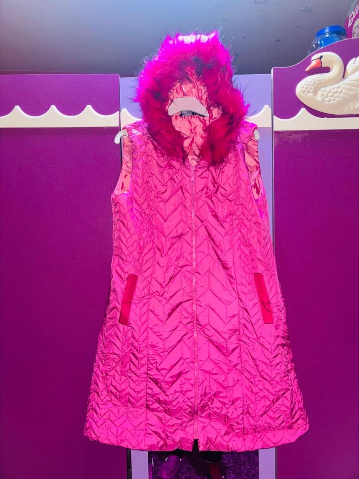 Kürklü Kapüşonlu Pembe Uzun Kolsuz Kaban - Görsel 2