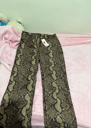 Yılan derisi gorunumlu pantolon - Görsel 2