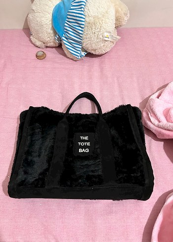 Siyah Kürklü Kadın Omuz Çantası omuz askısıda var - Görsel 2