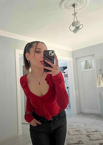 Kırmızı V Yaka Fırfırlı Kadın Bluz - Görsel 2