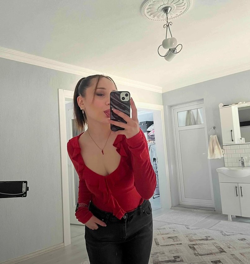 Kırmızı V Yaka Fırfırlı Kadın Bluz - Görsel 2