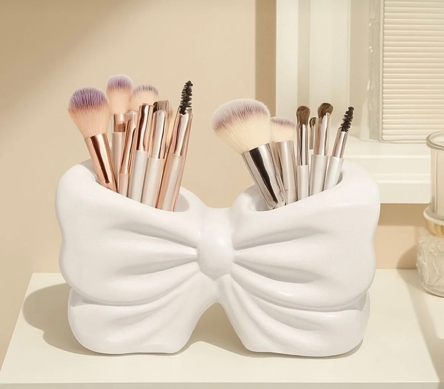 Bej Makyaj Fırçası Seti ve Fırça Tutucu
Fırçalar dahil değildir - Görsel 3