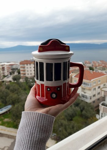 Karaca Kırmızı Tramvay Desenli Kapaklı Kupa - Görsel 2