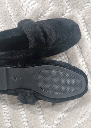 Kızlar için Siyah Kürklü Sıcak Terlik - Görsel 4