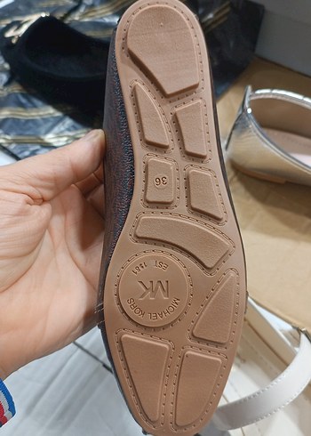 Michael Kors Kahverengi Deri Kadın Babet - Görsel 3