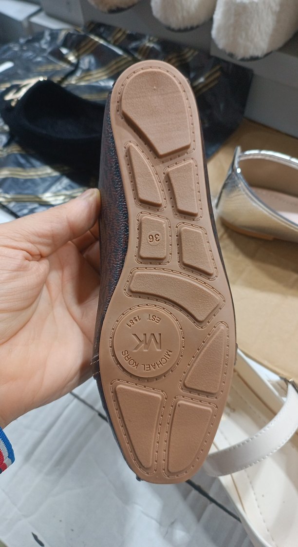 Michael Kors Kahverengi Deri Kadın Babet - Görsel 3