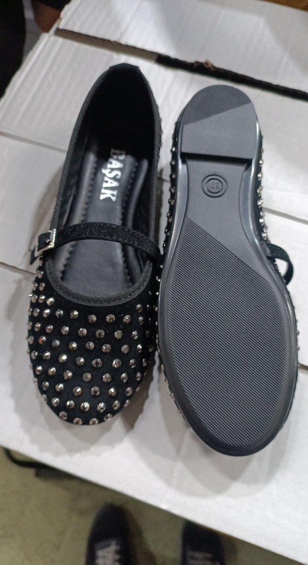 Siyah Parlak Zımbalı Tokalı Rock Punk Babet - Görsel 4