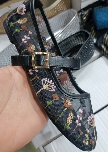 Nakışlı Tokalı Siyah Stiletto Kadın Babet - Görsel 2