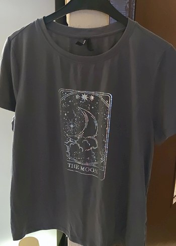 Gri Baskılı Kadın Tişört - Görsel 3