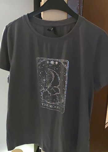 Gri Baskılı Kadın Tişört - Görsel 2