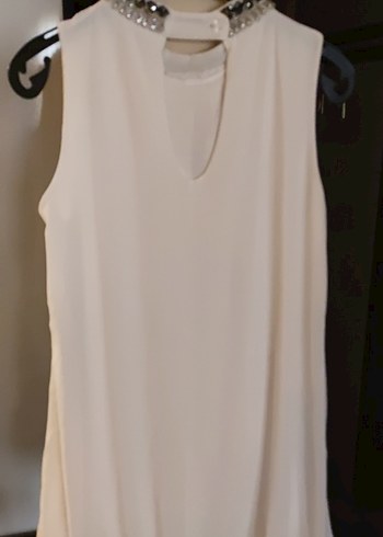 Zincir Detaylı Beyaz Uzun Elbise - Görsel 4