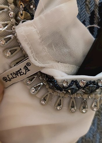 Zincir Detaylı Beyaz Uzun Elbise - Görsel 7