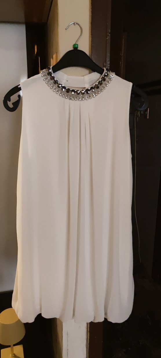 Zincir Detaylı Beyaz Uzun Elbise - Görsel 3