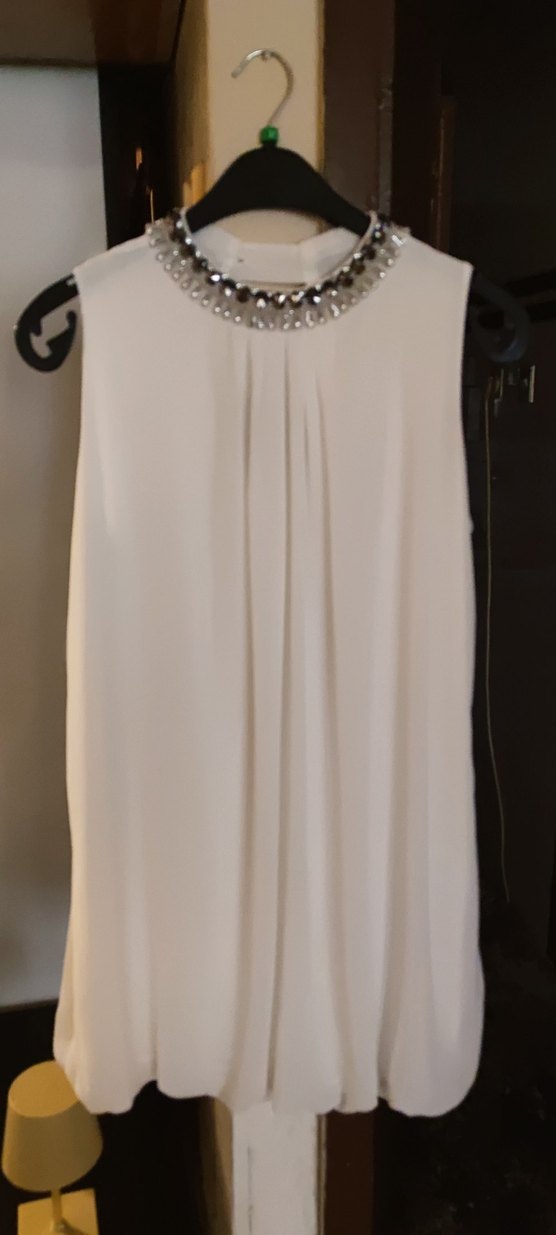 Zincir Detaylı Beyaz Uzun Elbise - Görsel 2