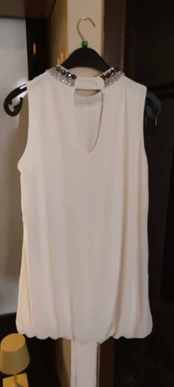 Zincir Detaylı Beyaz Uzun Elbise - Görsel 4