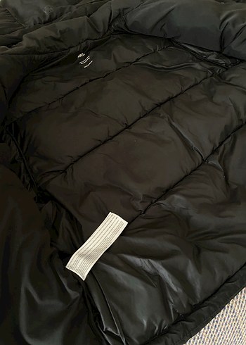 Kemerli Kapüşonlu Siyah Kadın Kışlık Mont Mango - Görsel 5