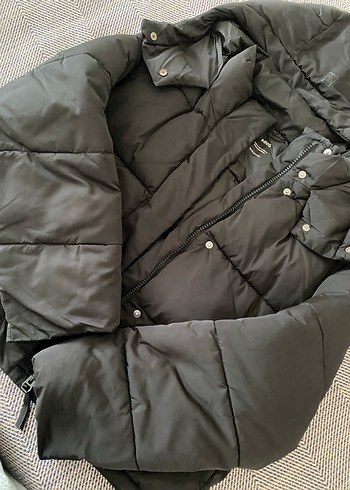 Kemerli Kapüşonlu Siyah Kadın Kışlık Mont Mango - Görsel 2