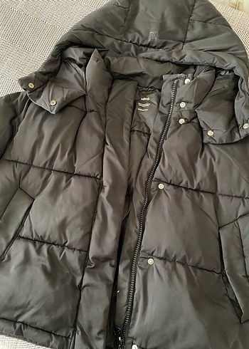 Kemerli Kapüşonlu Siyah Kadın Kışlık Mont Mango - Görsel 4