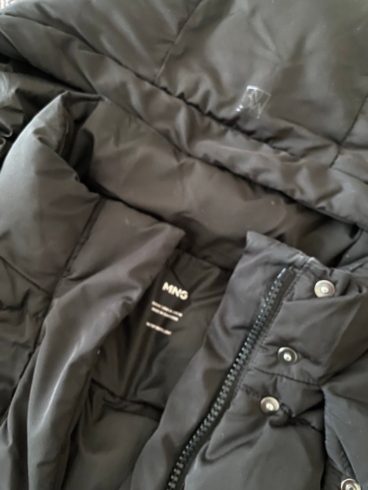 Kemerli Kapüşonlu Siyah Kadın Kışlık Mont Mango - Görsel 3