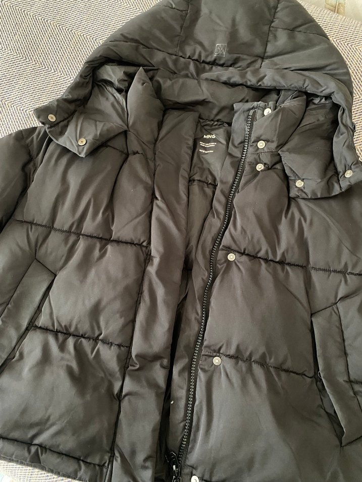 Kemerli Kapüşonlu Siyah Kadın Kışlık Mont Mango - Görsel 4