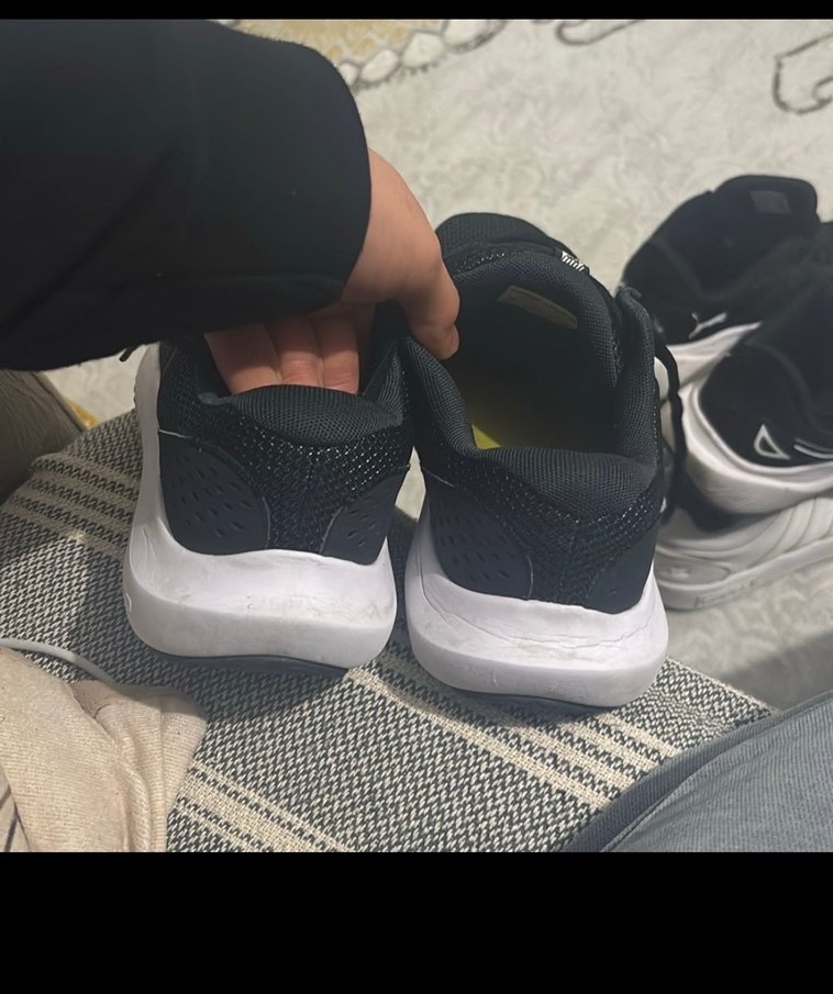 Siyah Beyaz Spor Ayakkabı - Görsel 3