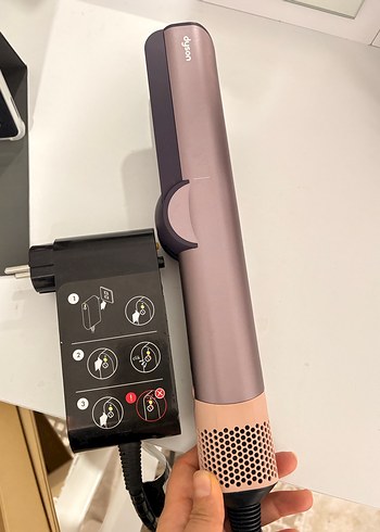 Bej ve koyu renk saç düzleştirici dyson - Görsel 3