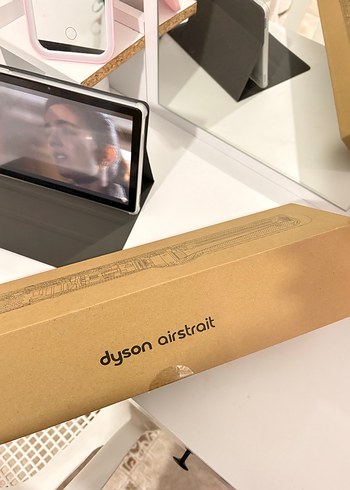 Bej ve koyu renk saç düzleştirici dyson - Görsel 4