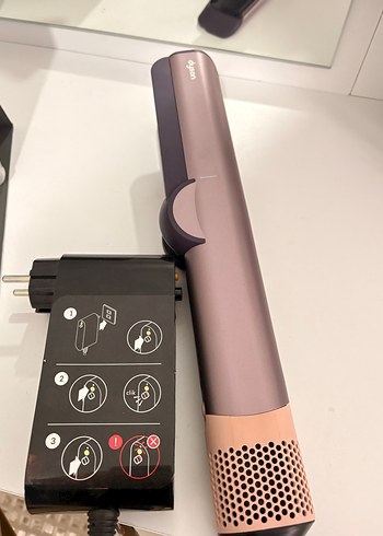 Bej ve koyu renk saç düzleştirici dyson - Görsel 5