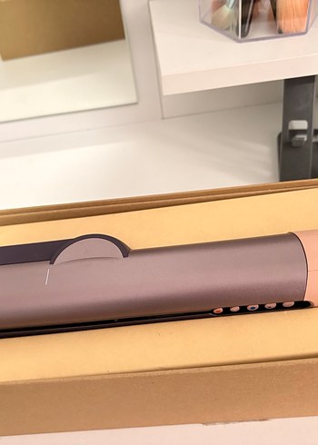 Bej ve koyu renk saç düzleştirici dyson - Görsel 6