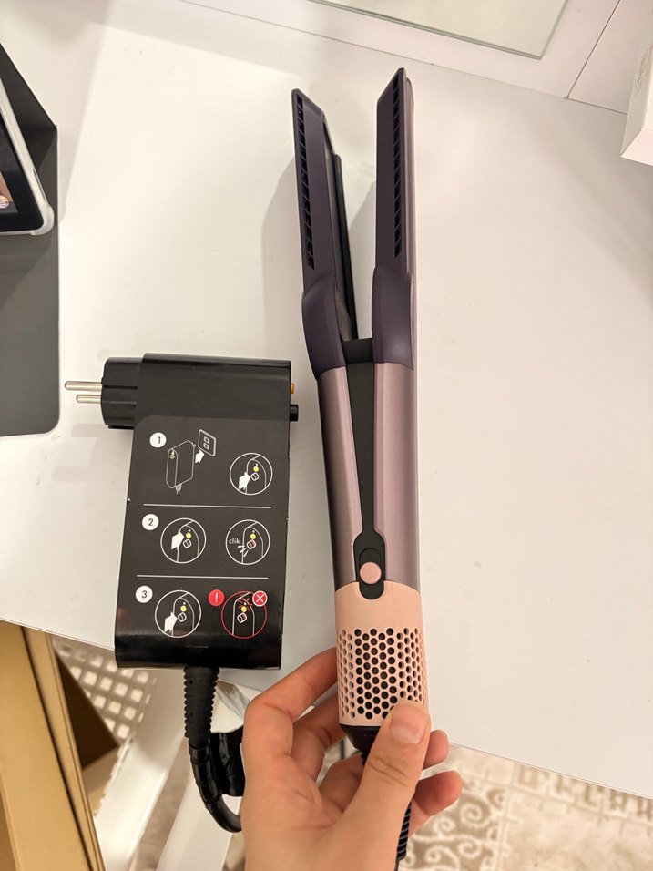 Bej ve koyu renk saç düzleştirici dyson - Görsel 2