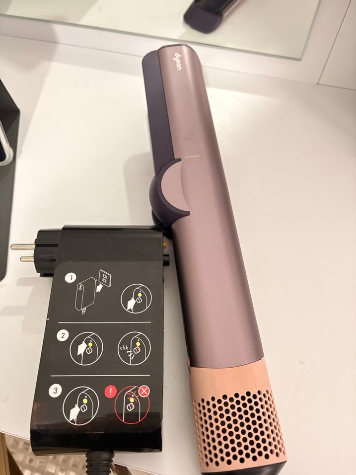 Bej ve koyu renk saç düzleştirici dyson - Görsel 5