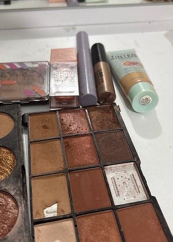 Bej Tonlarda Makyaj Ürünleri Seti - Görsel 4