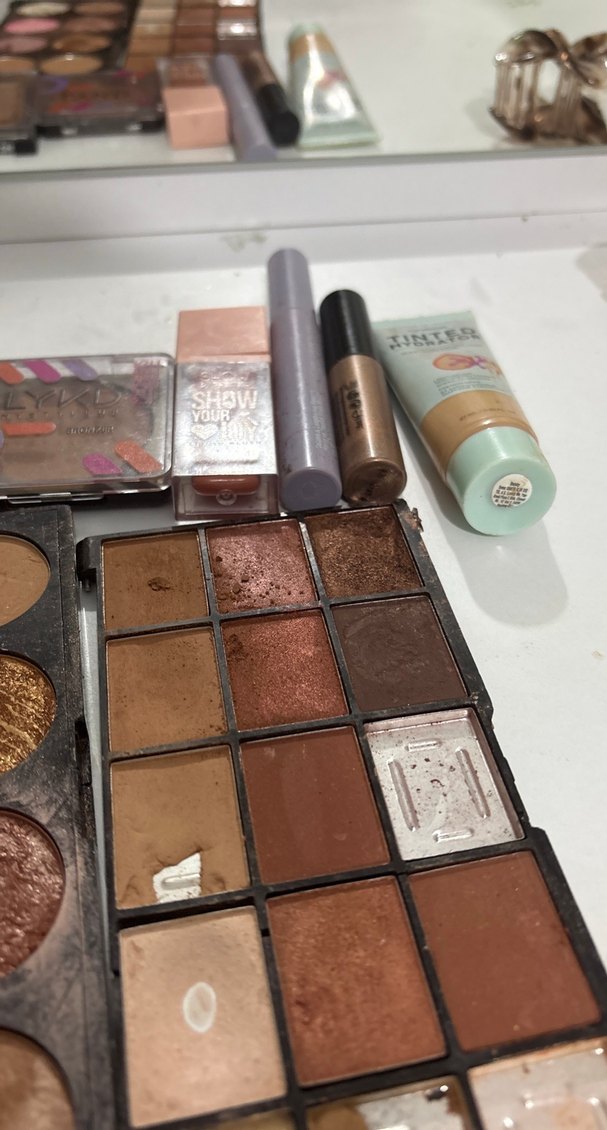 Bej Tonlarda Makyaj Ürünleri Seti - Görsel 4