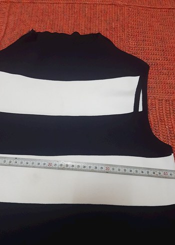 Çizgili Yüksek Yakalı Kolsuz Triko Elbise - Görsel 3