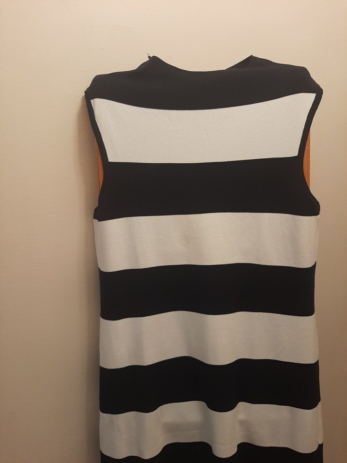 Çizgili Yüksek Yakalı Kolsuz Triko Elbise - Görsel 2