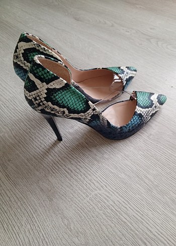 Yılan Desenli Çok Renkli Stiletto Topuklu Kadın Ayakkabı - Görsel 2
