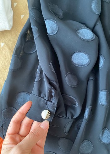 Düğmeli siyah Puantiyeli  gömlek - Görsel 5