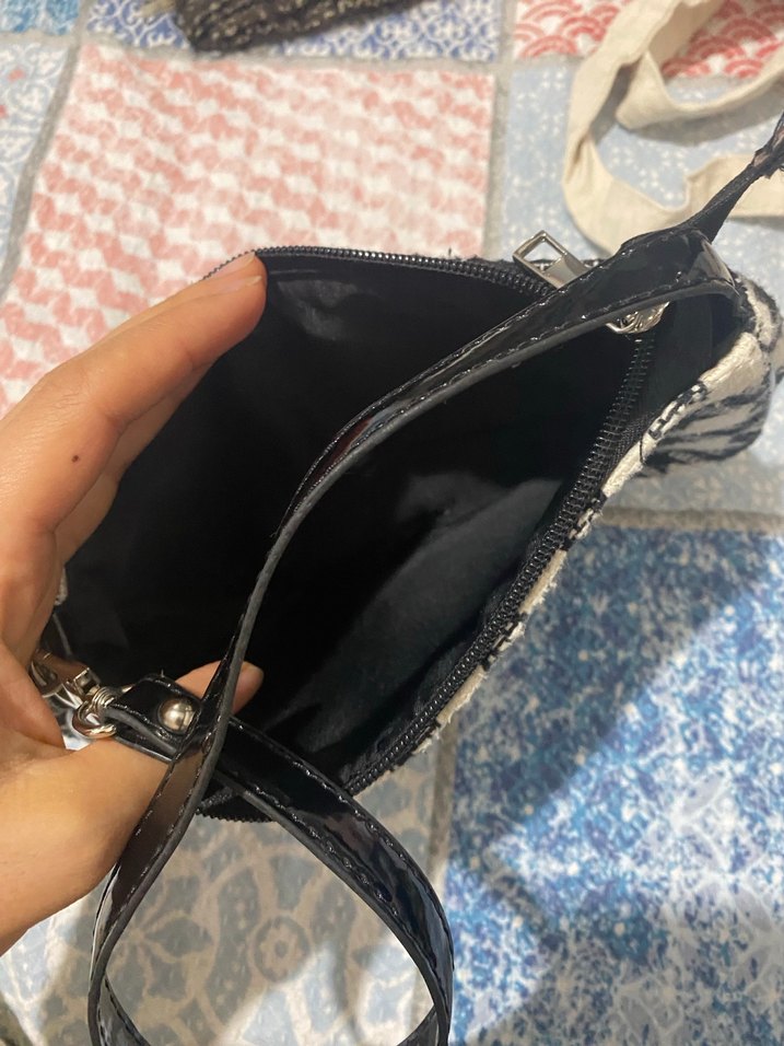 Tokalı Beyaz Siyah Ekose Kadın Çantası - Görsel 4