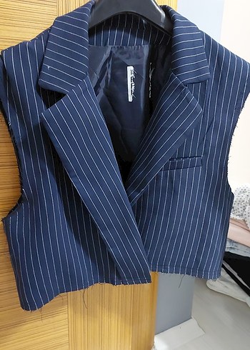 Zara Düğmeli Çizgili Mavi Kolsuz Midi Ceket