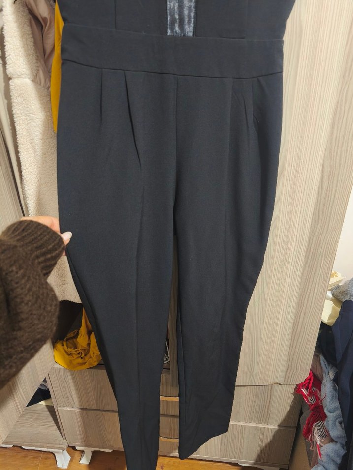 Siyah V Yaka kolsuz tulum - Görsel 2