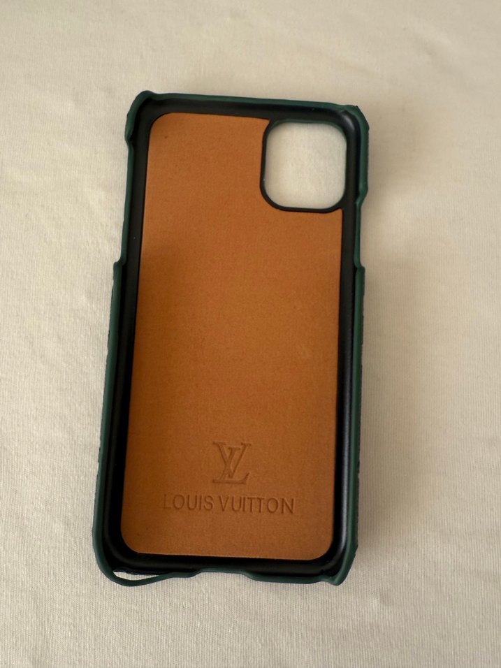 Koyu Yeşil Tokalı Telefon Kılıfı iPhone 11 - Görsel 3