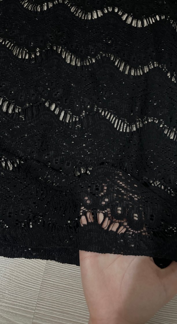 Dantel Detaylı Siyah Bluz - Görsel 3