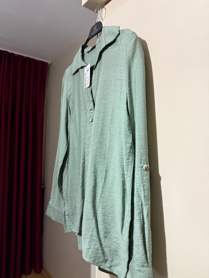 Yeşil Düğmeli Uzun Kollu Keten Gömlek - Görsel 3