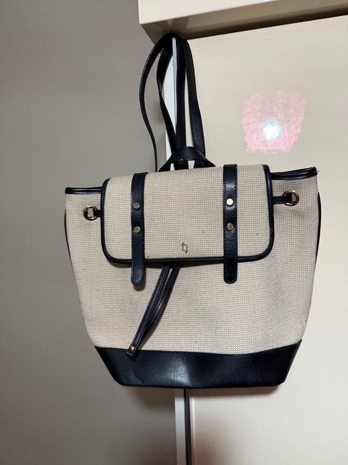 Bej Siyah Tokalı Kadın Sırt Çantası - Görsel 2