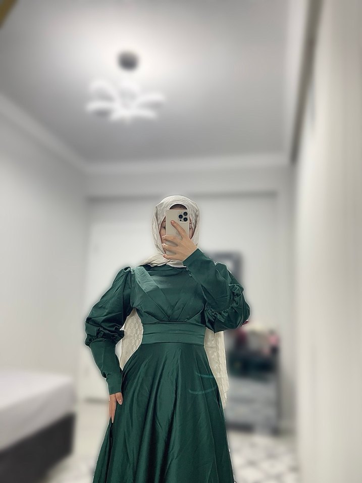 Uzun Yeşil Saten Abiye Elbise - Görsel 3