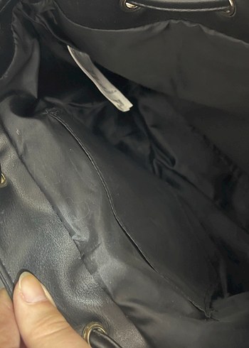 Siyah Parlak Deri Fermuarlı Sırt Çantası - Görsel 3