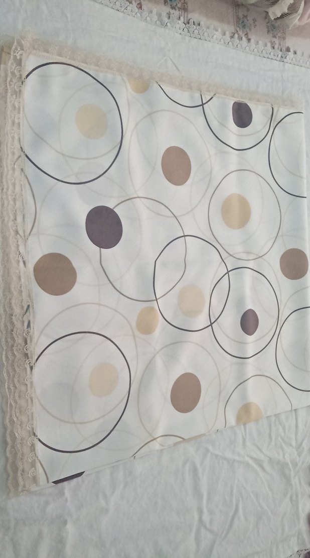 Bej ve Gri Puantiyeli Modern Masa Örtüsü - Görsel 2