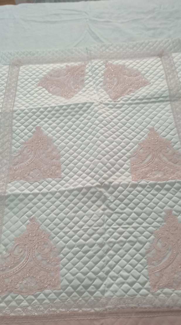 Nakışlı Pastel Beyaz Yatak Örtüsü - Görsel 2