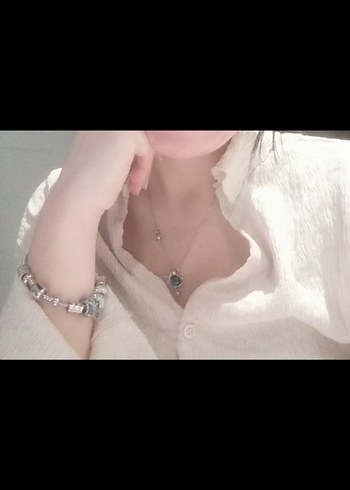 Beyaz  V Yaka Düğmeli Kadın Bluz - Görsel 2