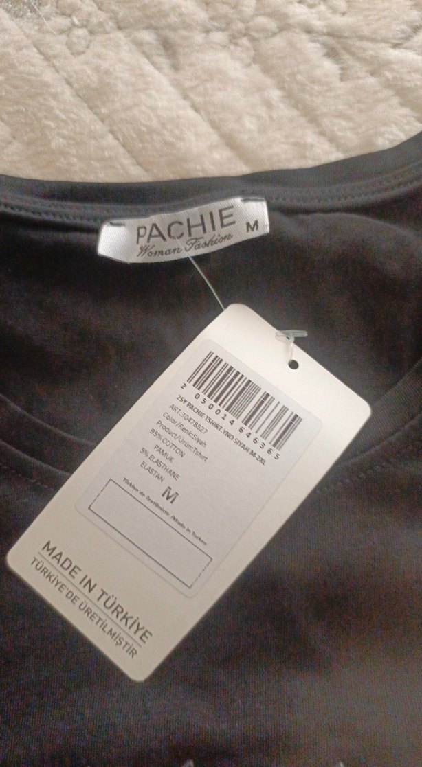 Siyah V Yakalı Baskılı Kadın Tişört - Görsel 2